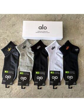 A46- ALO Yoga Men's Neutral Tone Logo Ankle Socks 5-Pair Box Set - NWT